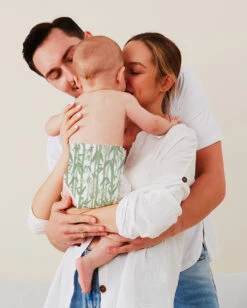 Momcozy Natural Bamboo Diaper - Naturally Antibacterial -GlowNest Store 6 3505532e 04f9 4fa8 91f2 7ef5d1174c5e