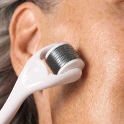 Slowpoke Microneedling Facial Roller -GlowNest Store Julep SlowpokeMicroneedleRoller ModelImage3 PDP ECommerce JPG